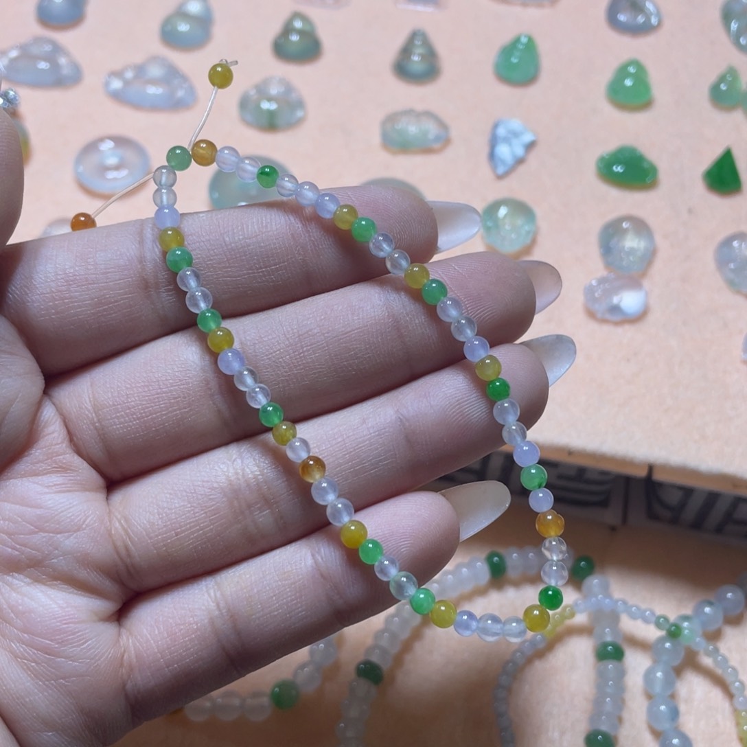 颈饰未镶嵌翡翠手串