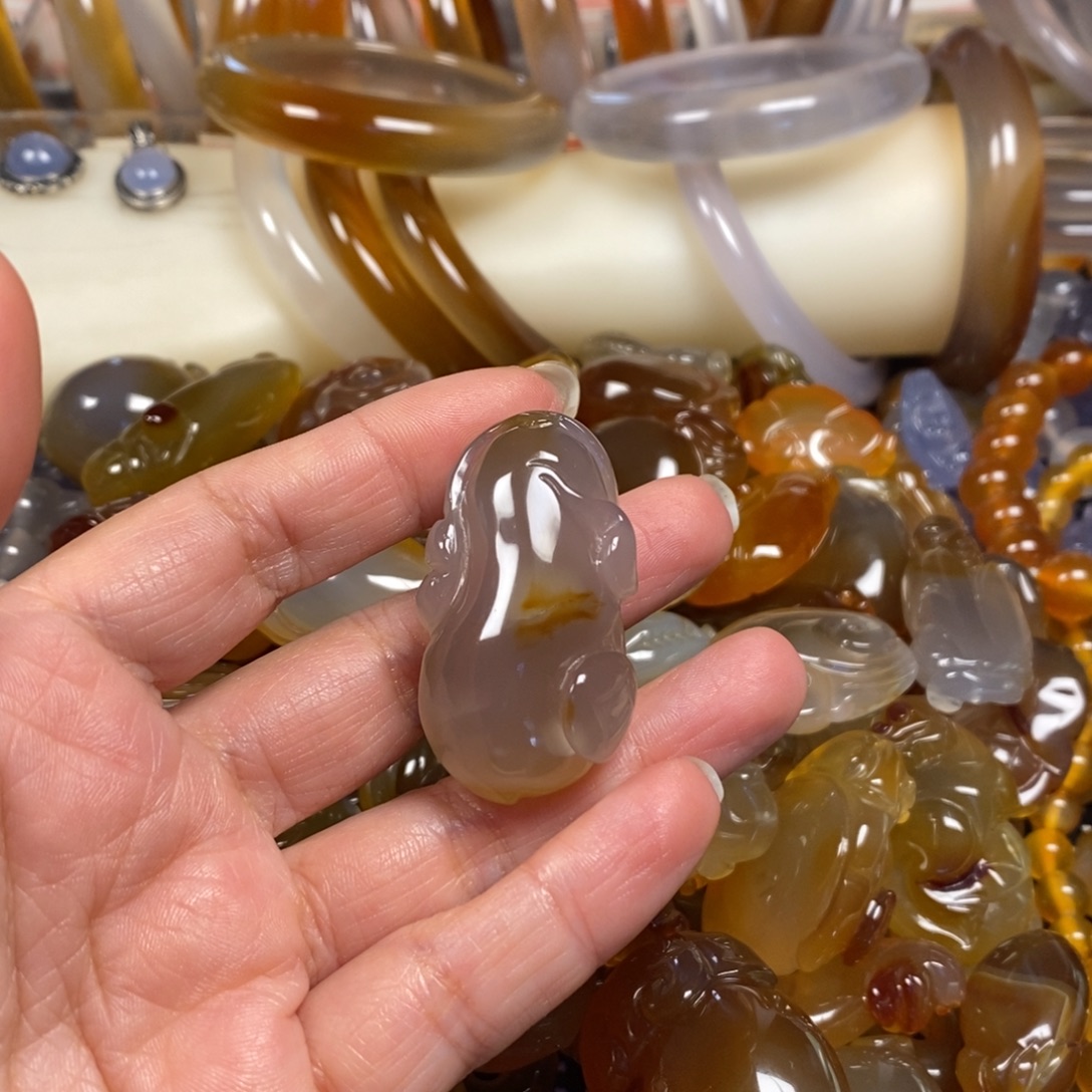 人***生玛瑙/玉髓未镶嵌玛瑙吊坠