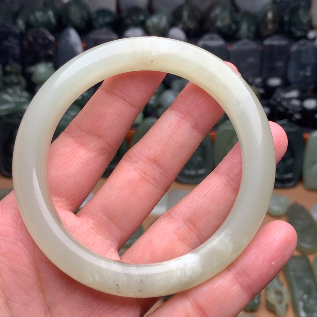 和田玉未镶嵌颈饰挂件41。58.6