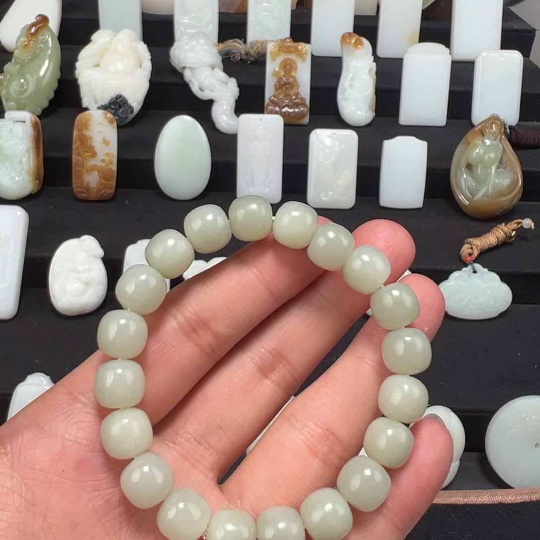 和田玉颈饰未镶嵌