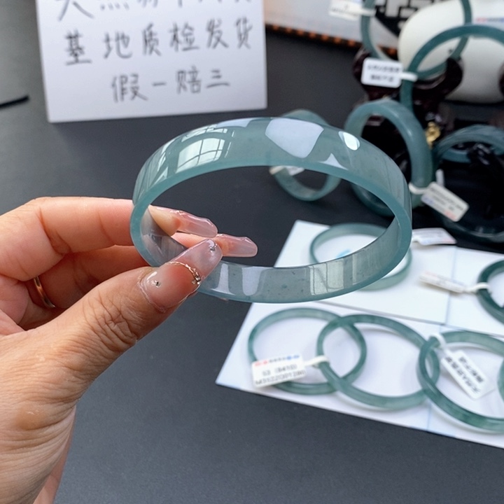翡翠手镯未镶嵌我***斯66尺寸