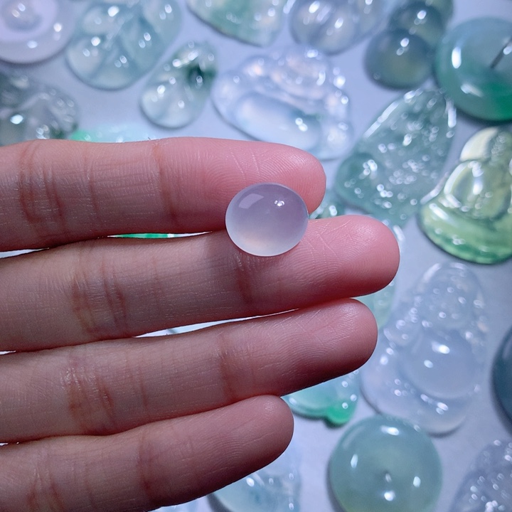 翡翠颈饰未镶嵌蛋面