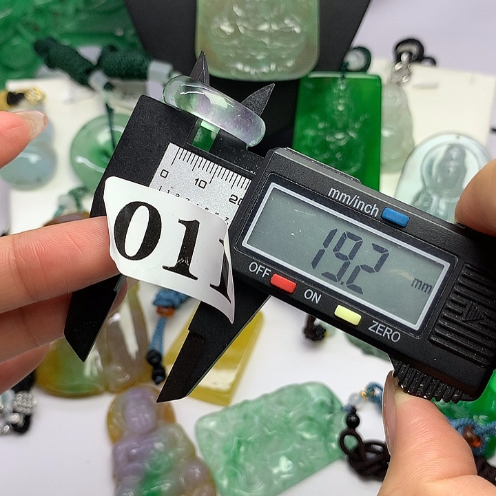 翡翠未镶嵌颈饰源头