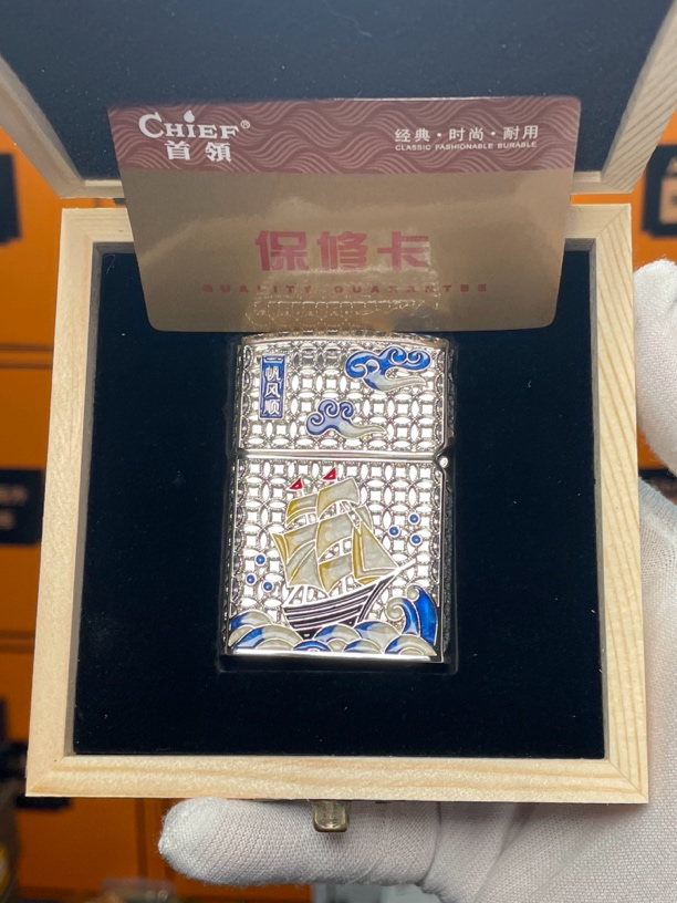 微瑕 首领珐琅彩一帆风顺花丝镶嵌镂空时尚盔甲煤油打火机CF1249Y