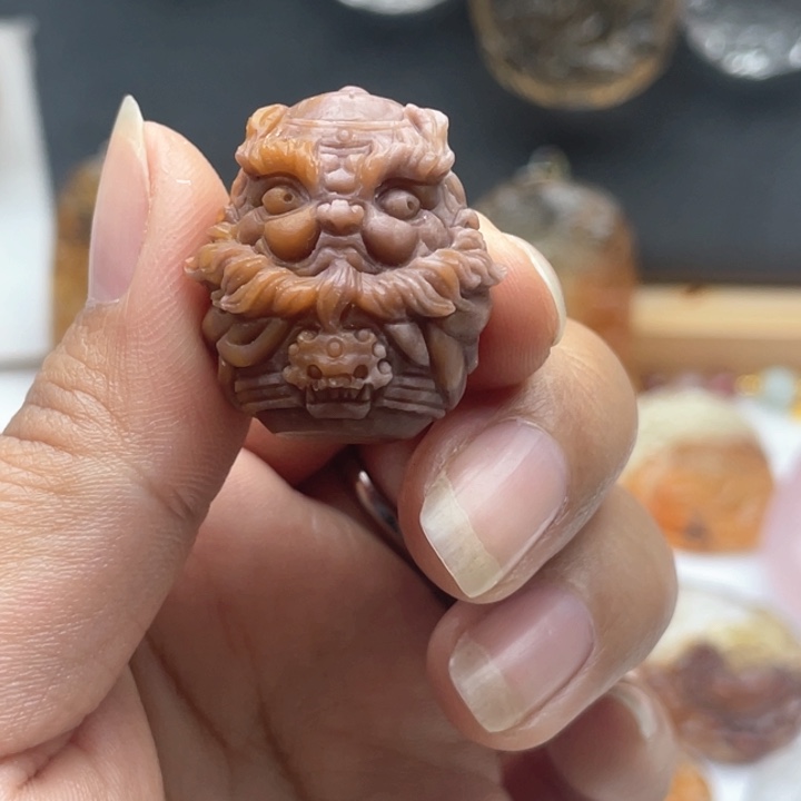 紫晶未镶嵌颈饰    