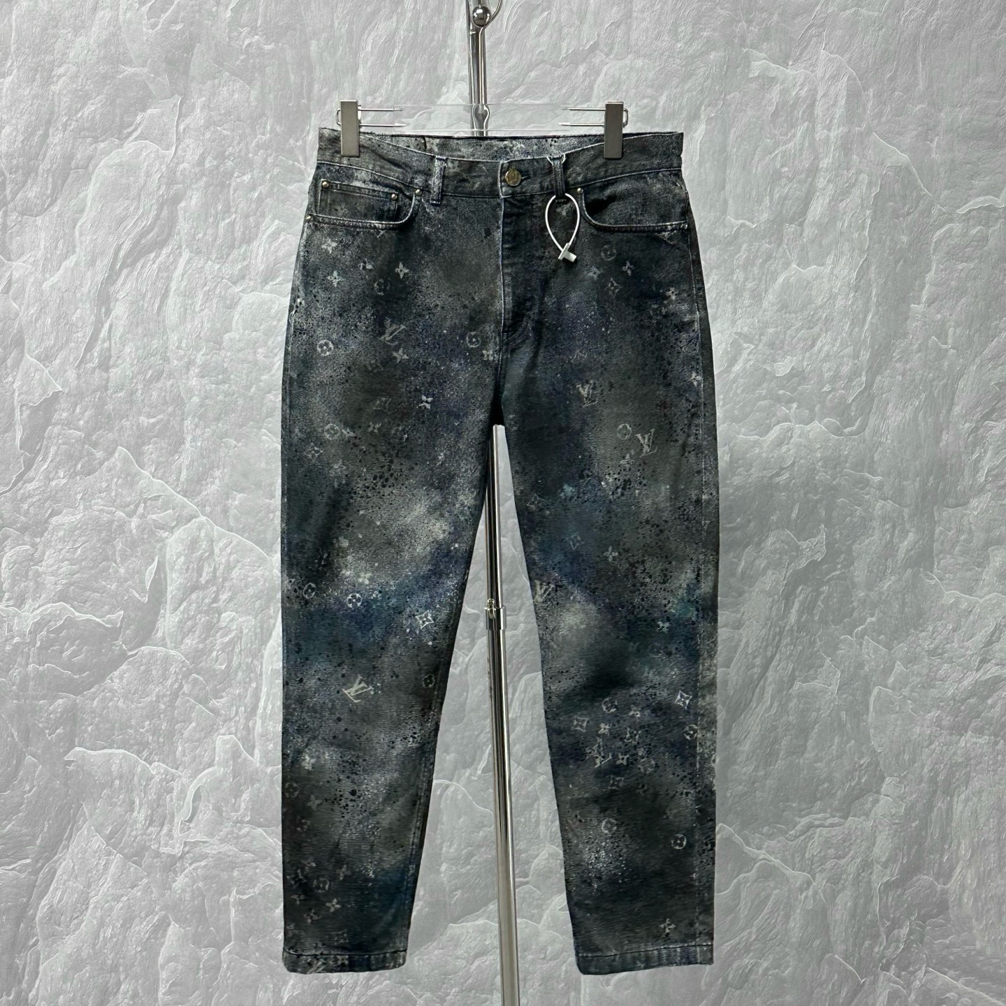 95新 LouisVuitton/路易威登 星空泼墨皮牌牛仔长裤 32码D15854