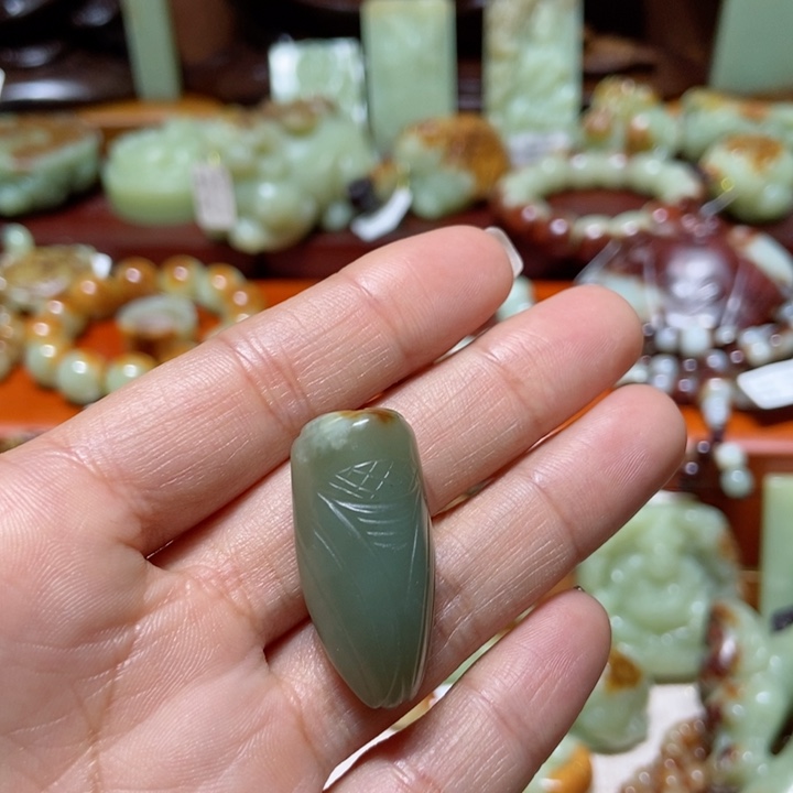 岫岩河磨玉（透闪石质玉）把件未镶嵌