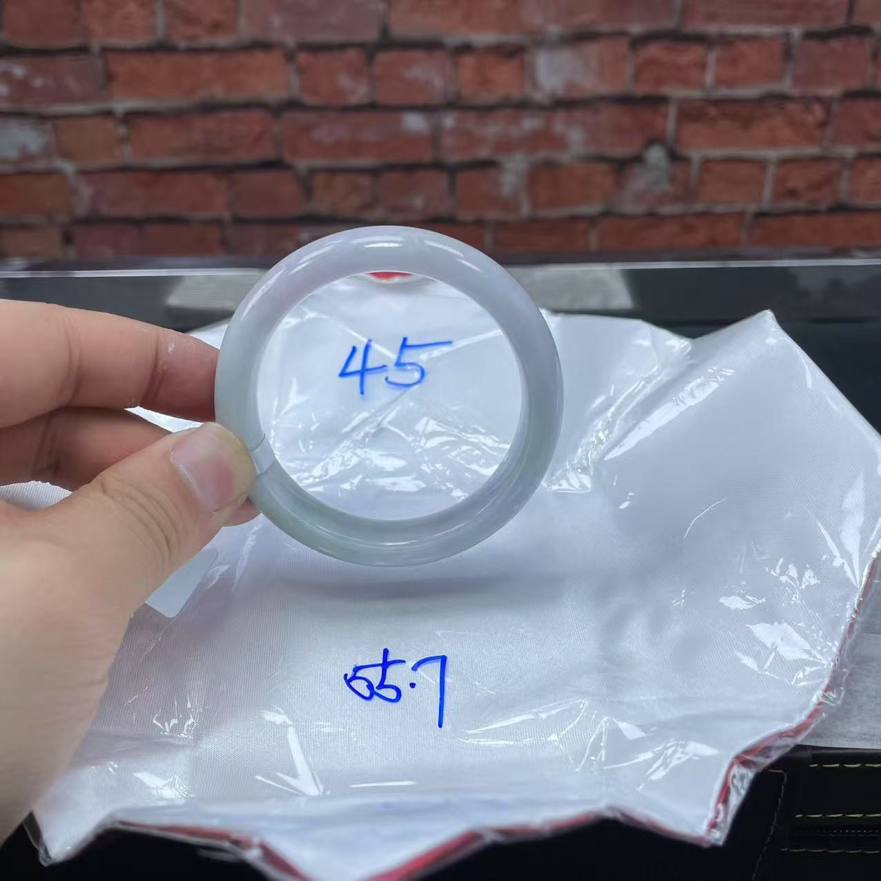 毛货手镯需精细抛光/45