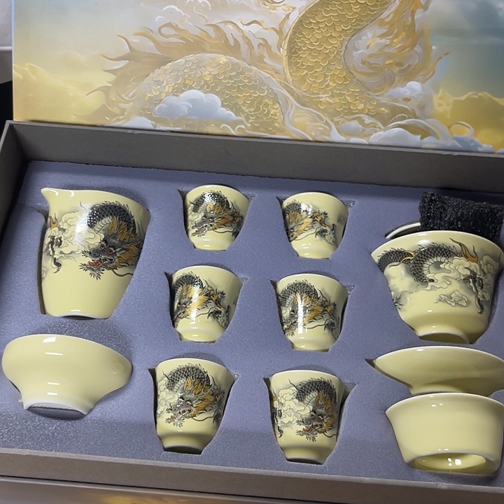 孤品茶具套装等。        