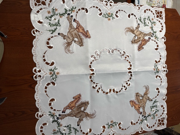 刺绣骏马桌布沙发巾空调盖布床头柜巾