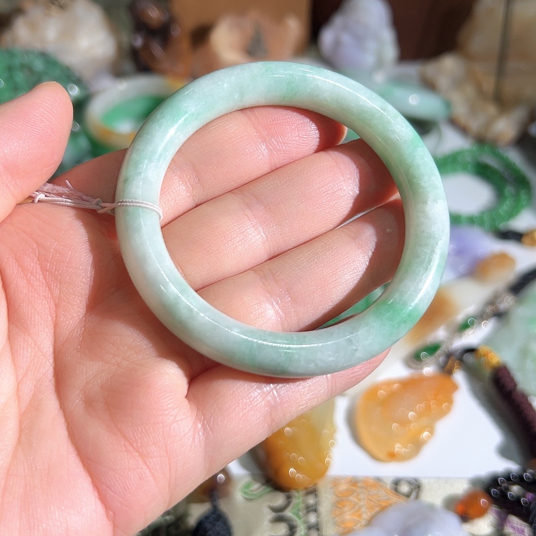 非金属飘绿手镯54口默认有瑕疵