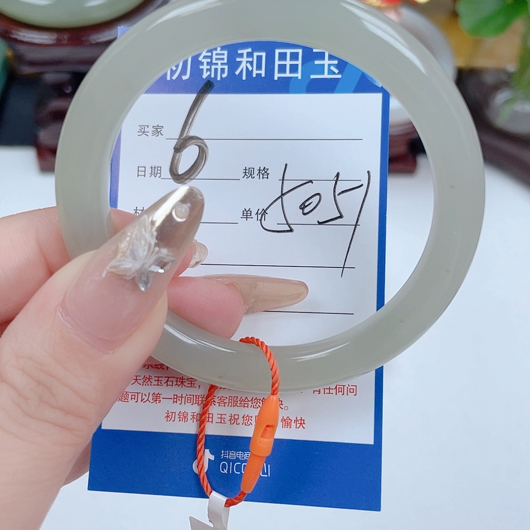 小***朵和田玉手镯未镶嵌