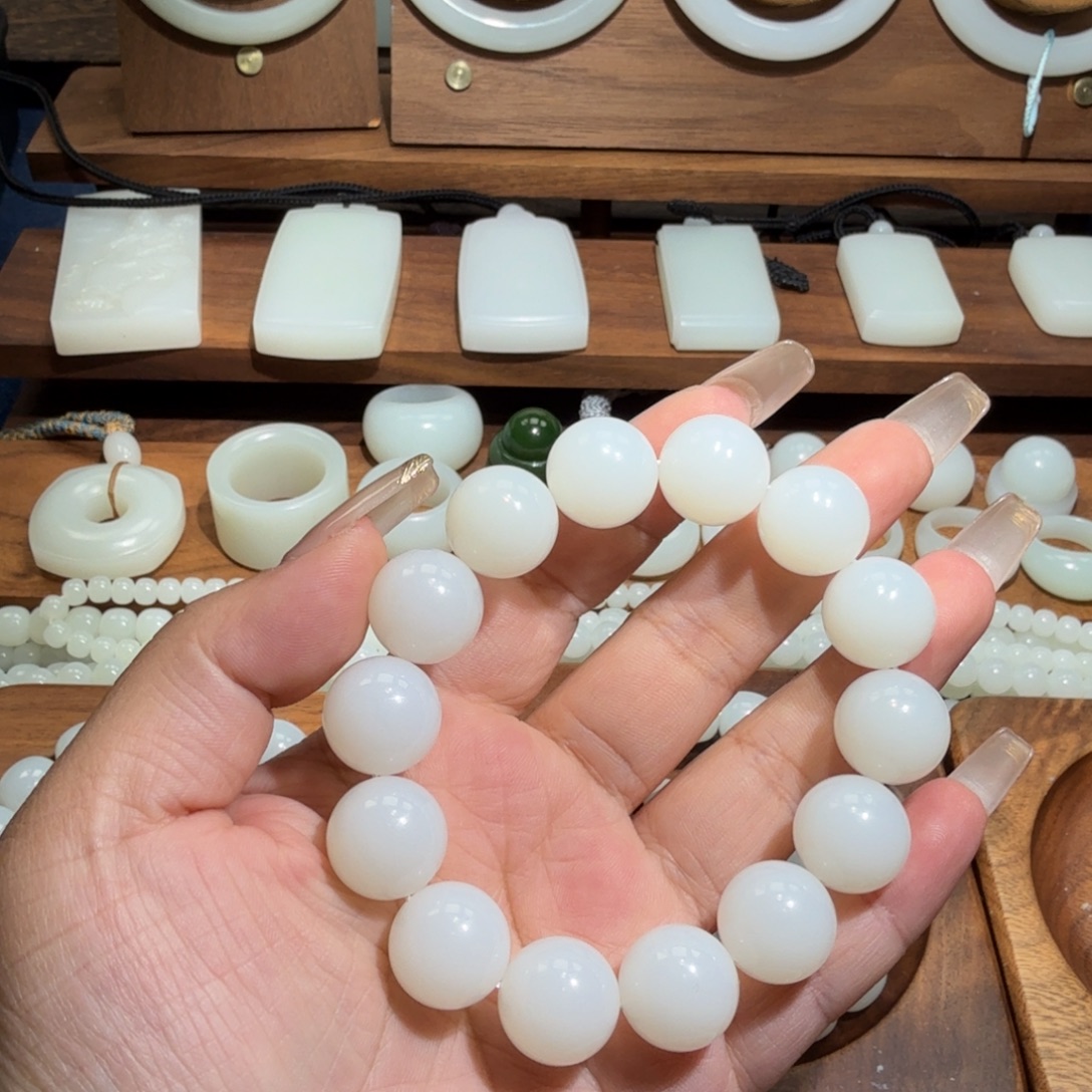 悟***图和田玉未镶嵌颈饰