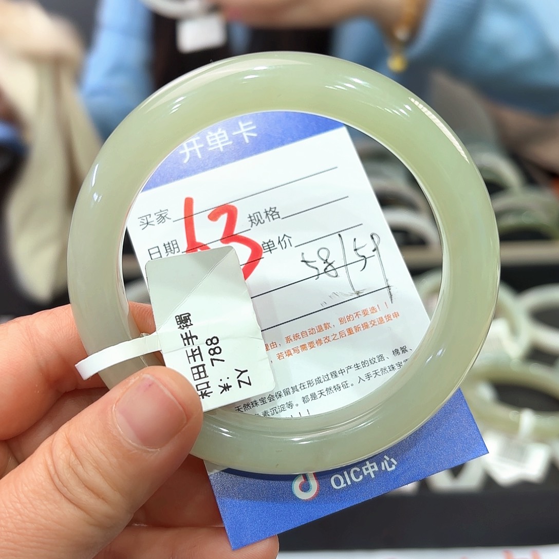 和田玉手镯未镶嵌