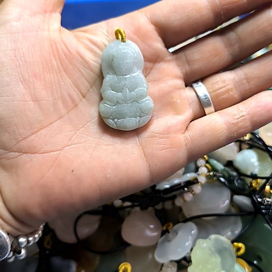 翡翠未镶嵌颈饰翡翠观音吊坠