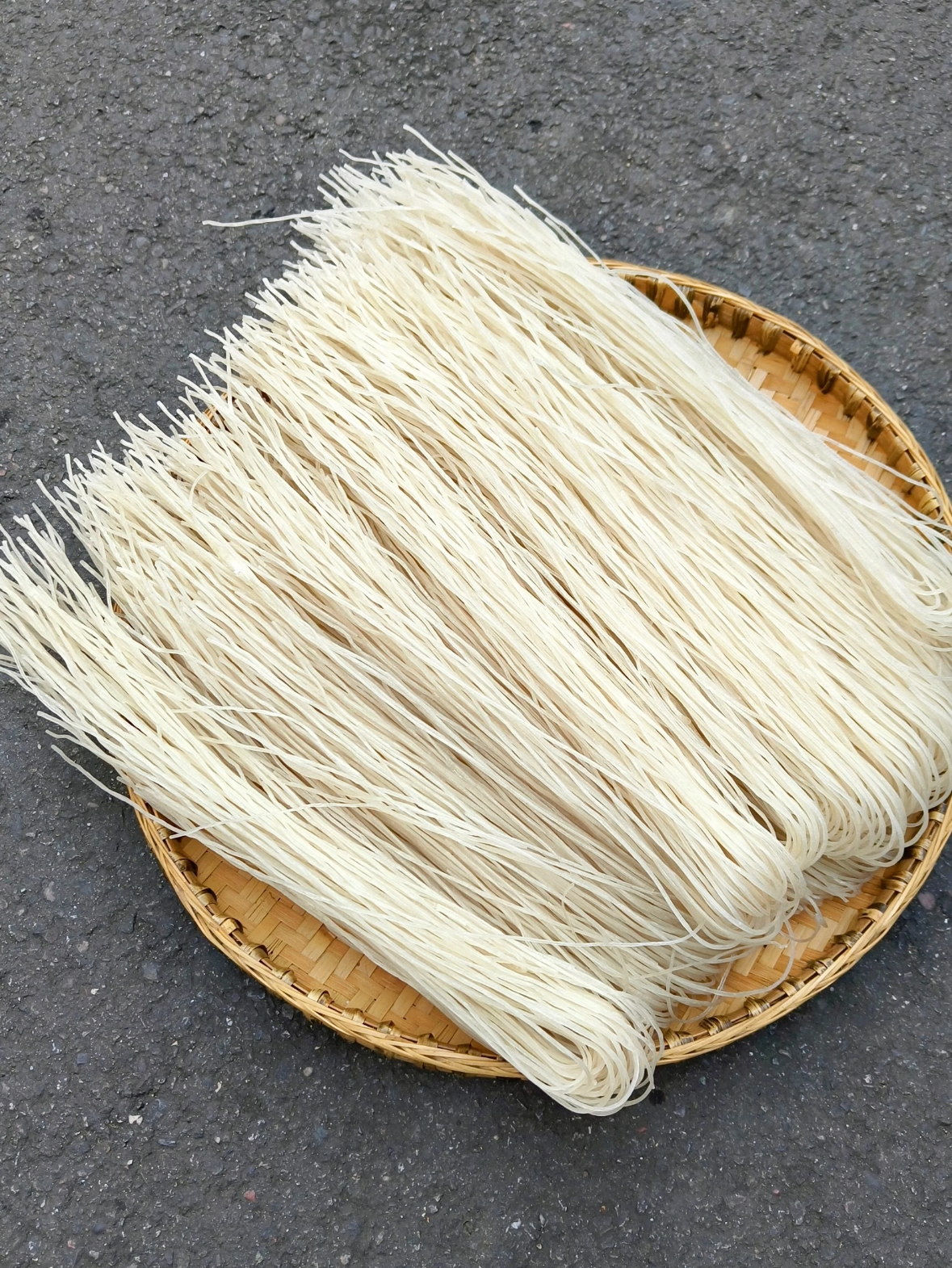 土豆粉正宗石磨纯大米制作可拌汤炒手工切粉