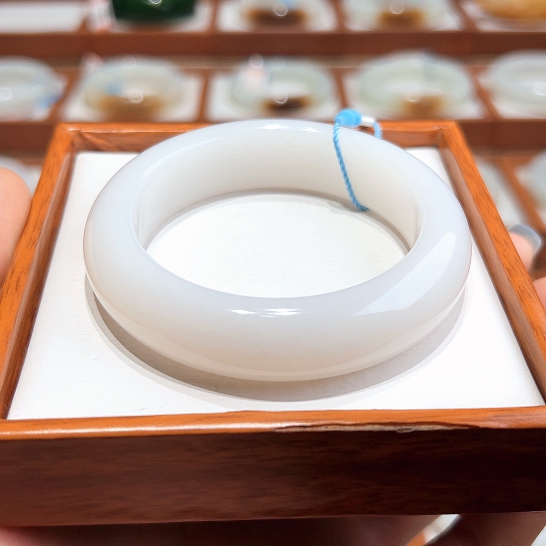 和田玉未镶嵌手镯5455