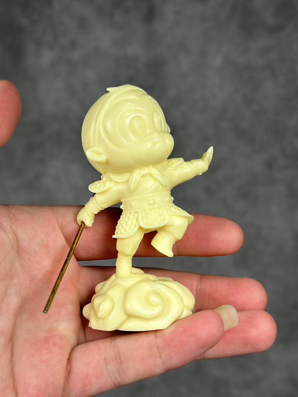 齐天大圣悟空摆件，赠送金箍棒一根，象牙果，创意礼品 