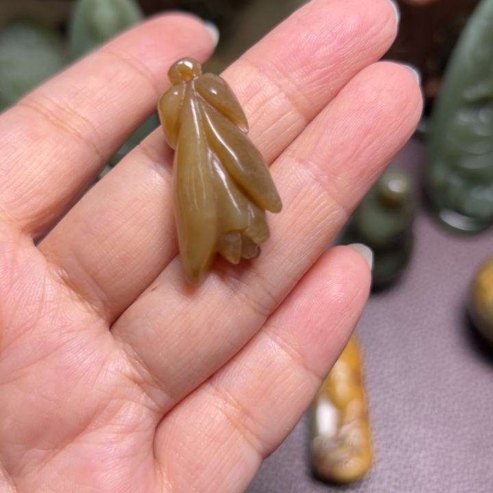 颈饰未镶嵌岫岩河磨玉（透闪石质玉）