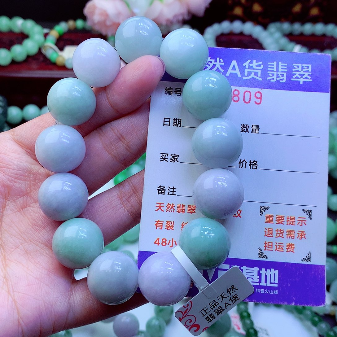 慎***独翡翠未镶嵌毛衣链