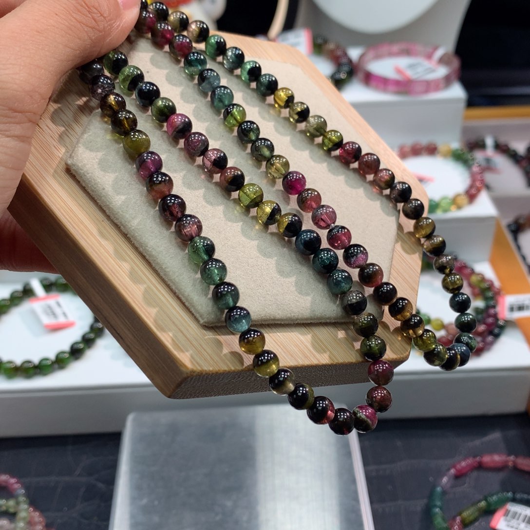 碧玺手链未镶嵌     5.9mm。     