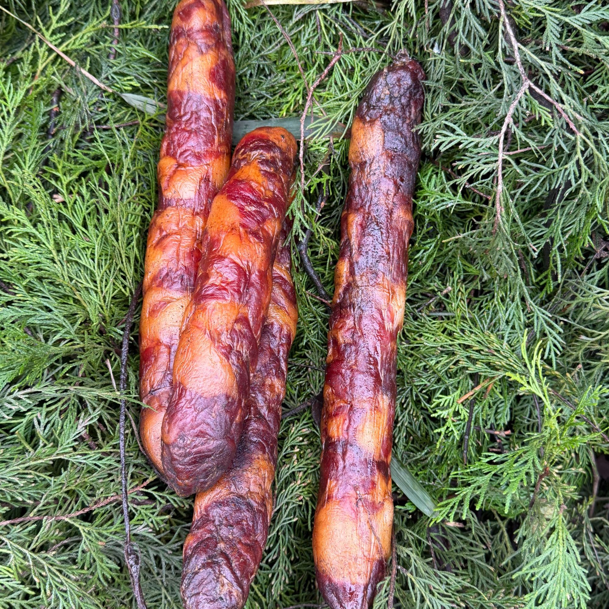 传统手艺手工灌装四川烟熏腊肠