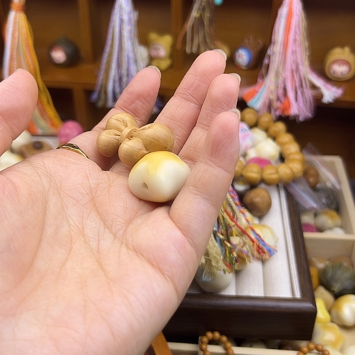 快***边猴头核桃手串蝴蝶结星星