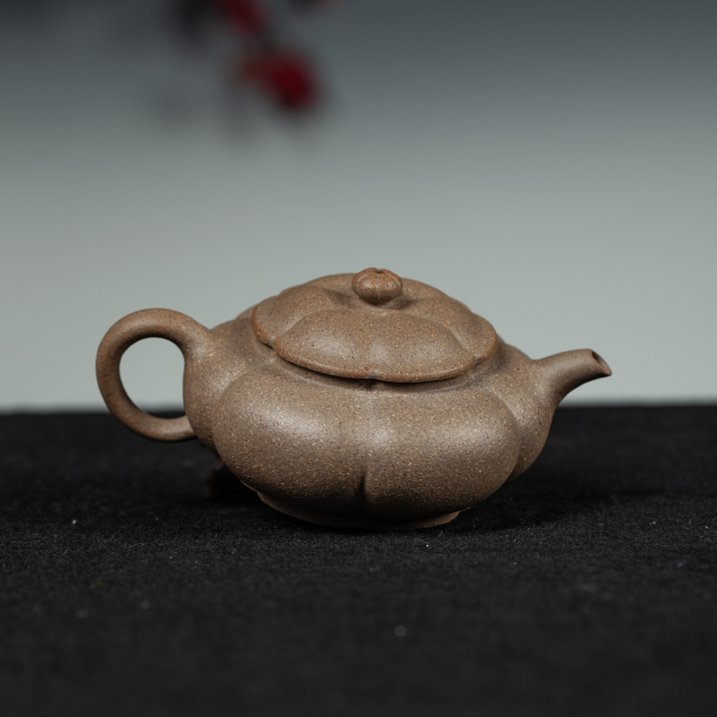 黄龙山原矿零添加宝山青降坡40目筋纹器荷凌壶