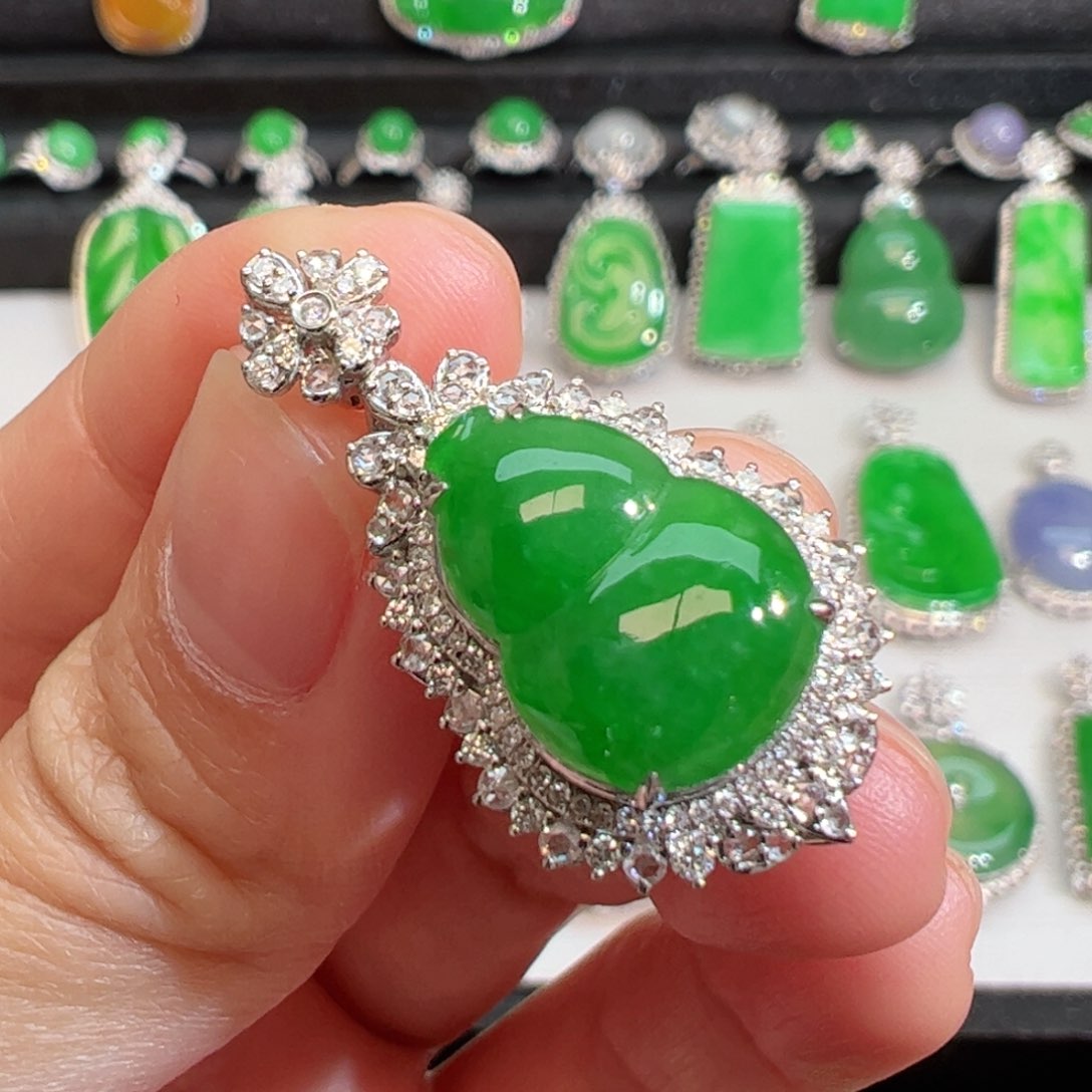 翡翠吊坠(不含链)18K金镶嵌