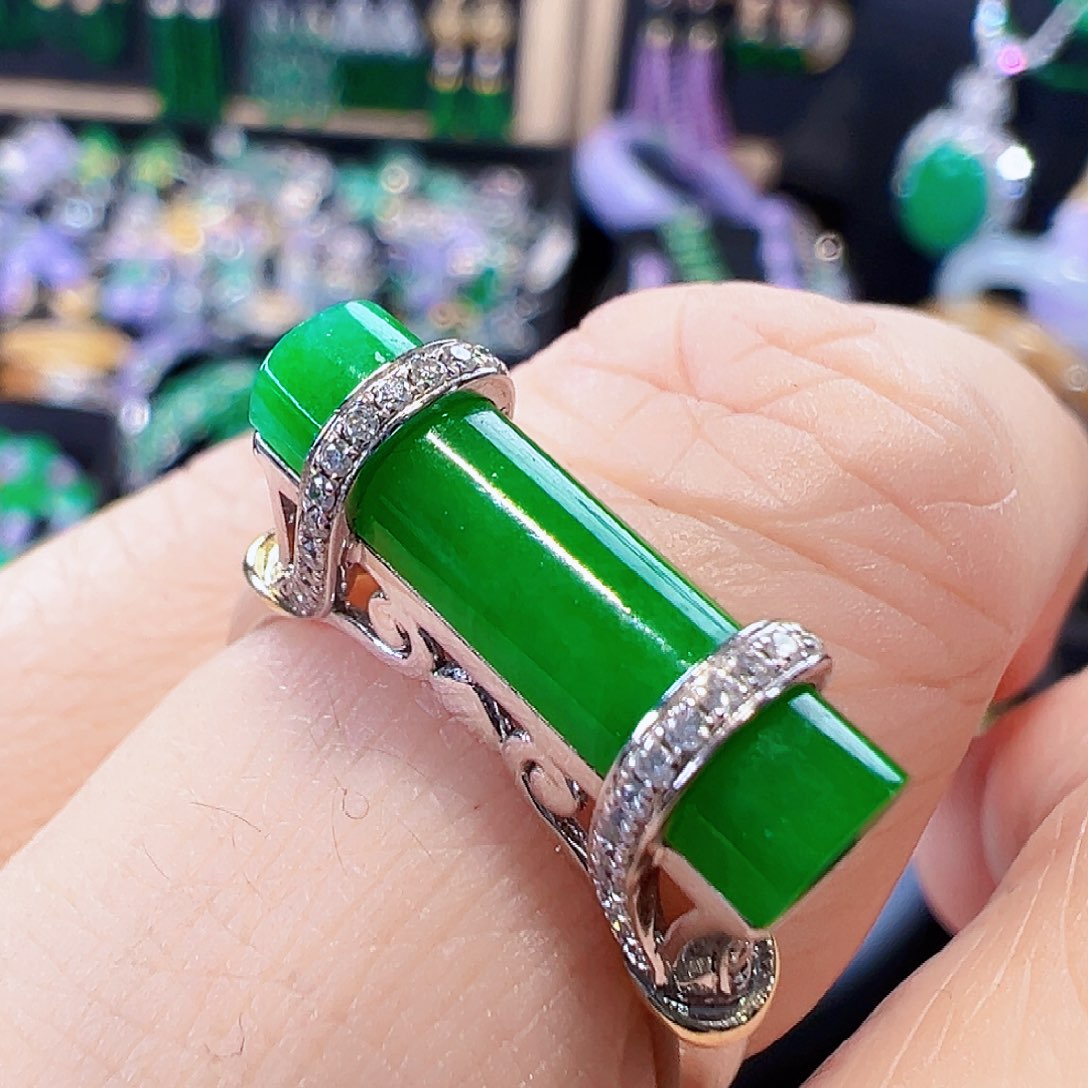 翡翠戒指18K金镶嵌签收后24小时鉴赏期