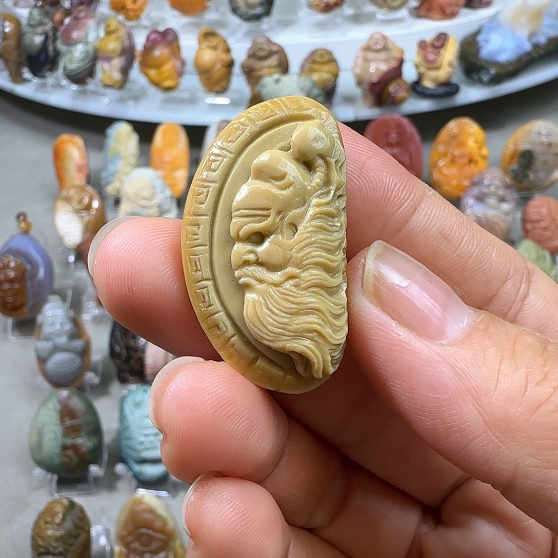 石英质玉吊坠未镶嵌天然阿拉善彩玉纯手工雕刻钟馗吊坠