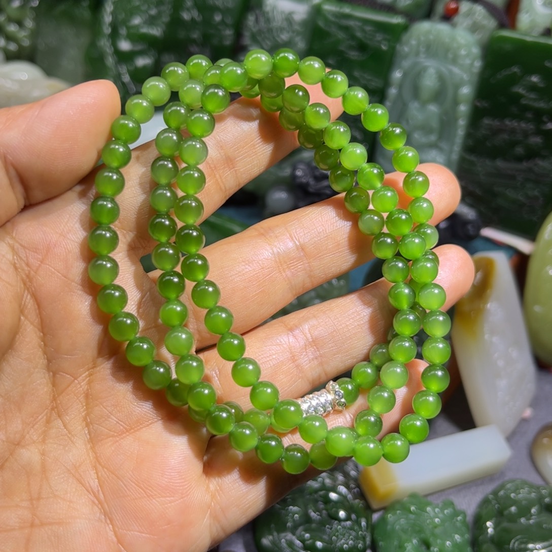 故***经和田玉未镶嵌颈饰