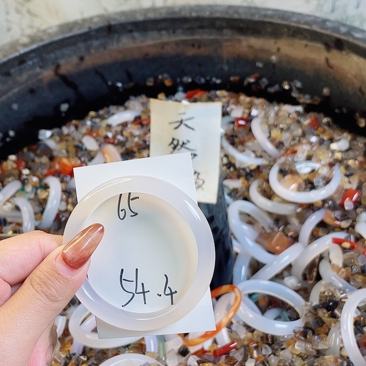 玛瑙/玉髓手镯未镶嵌65