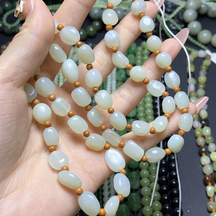 和田玉颈饰未镶嵌