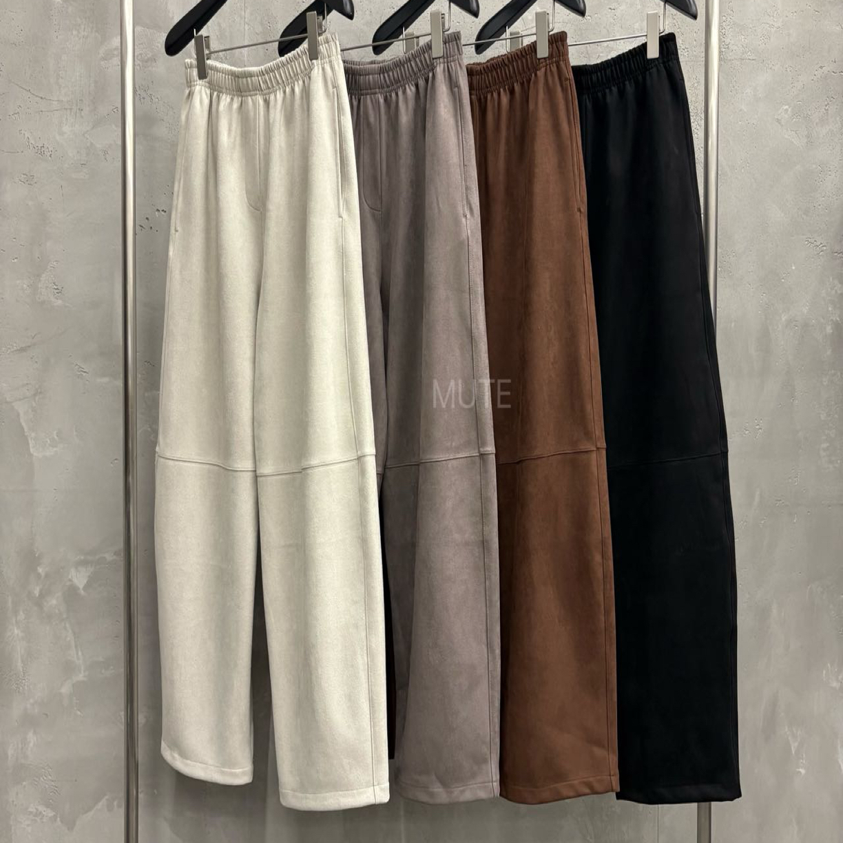 Mute 麂皮绒直筒裤(no退no换)