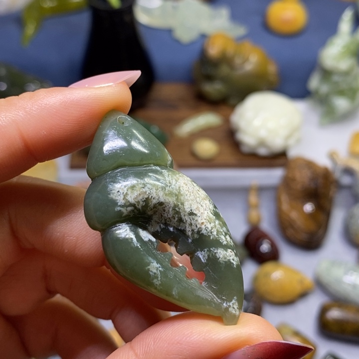 透闪石质玉未镶嵌挂件