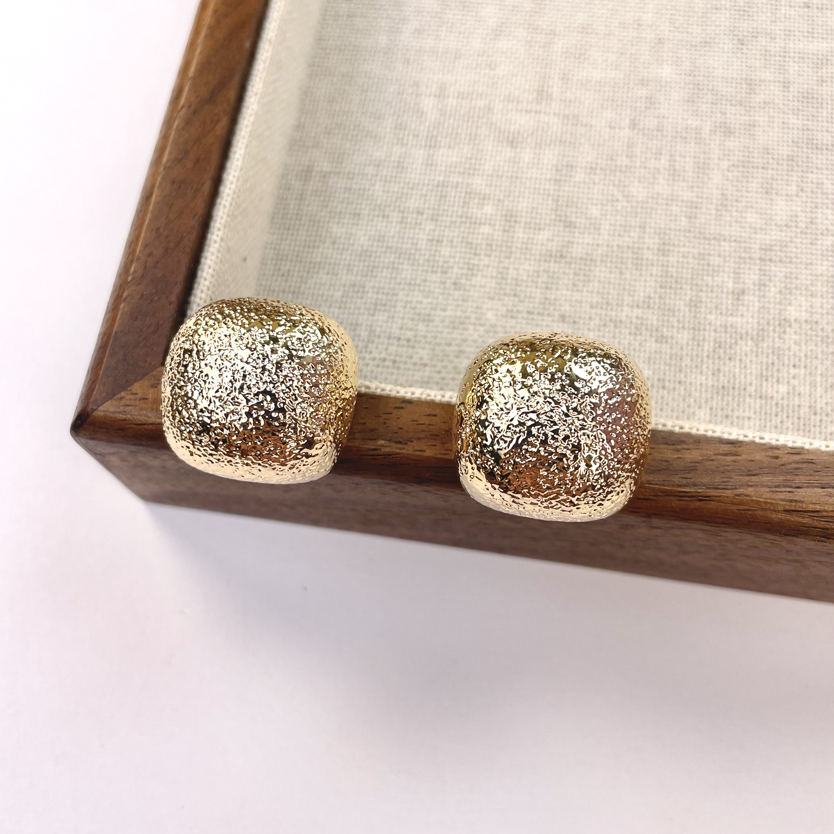 铜合金耳饰 买三送一 1244 手工气质轻奢复古法式金色简约耳钉