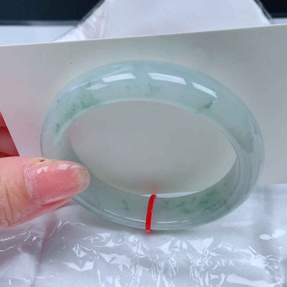 翡翠手镯未镶嵌翡翠