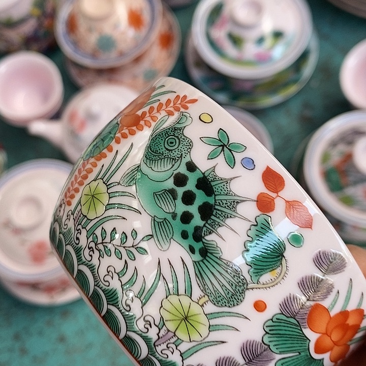 摆件陶红稀土古彩鱼藻纹握竹杯