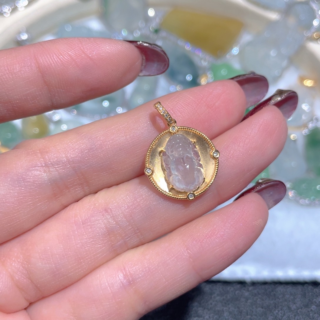 翡翠颈饰18K金镶嵌翡翠