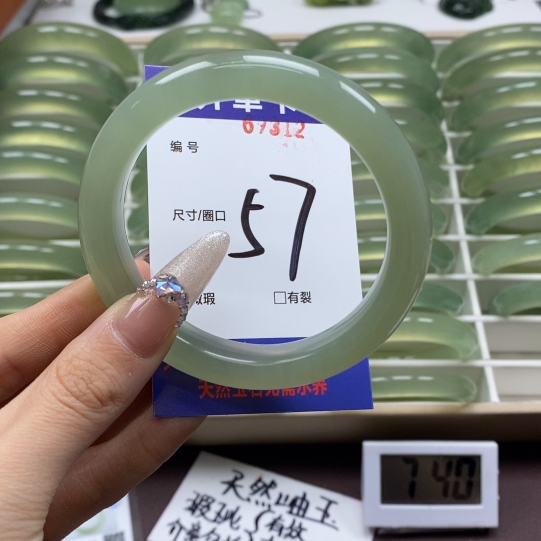 蛇纹石玉手镯未镶嵌