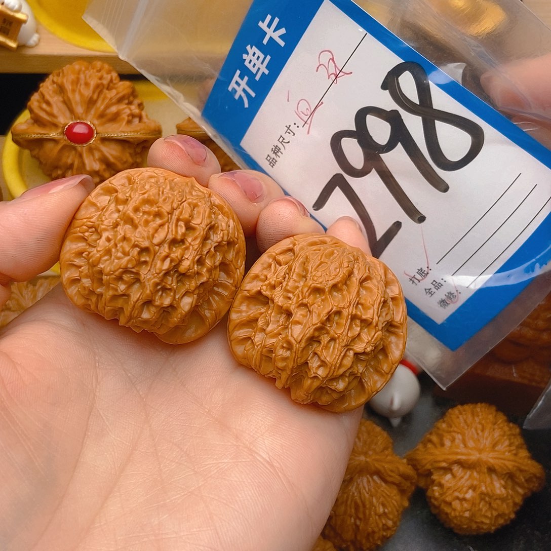 桃核吊坠核桃血麒麟