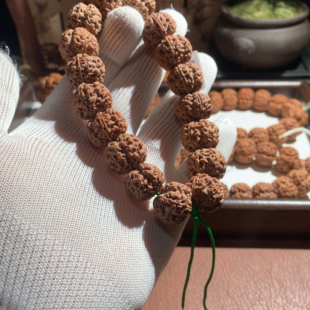 辣***人金刚菩提手串玉龙梅花19