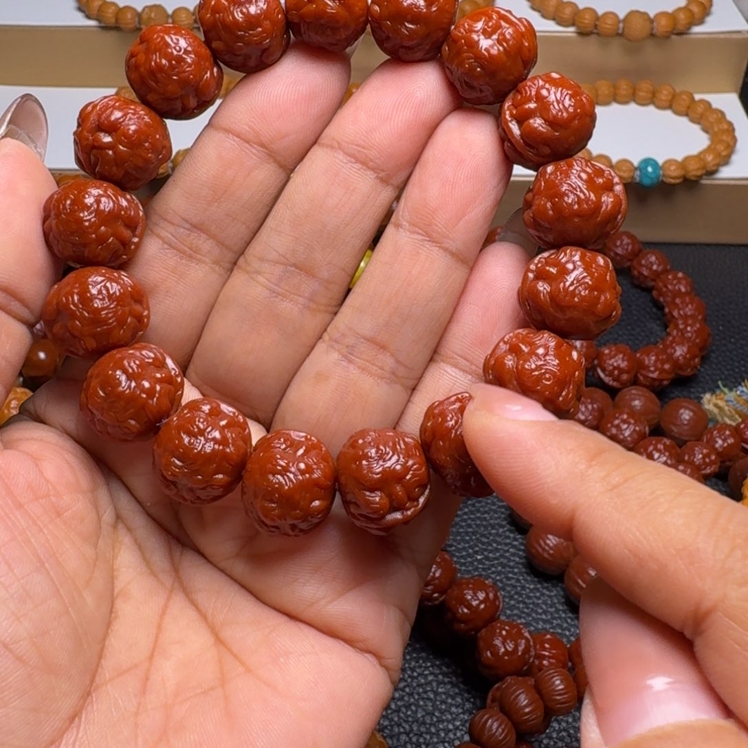 桃核吊坠金蝉红串