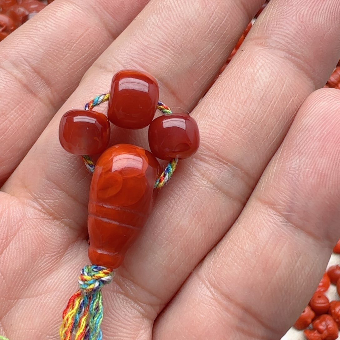 南红玛瑙配饰未镶嵌