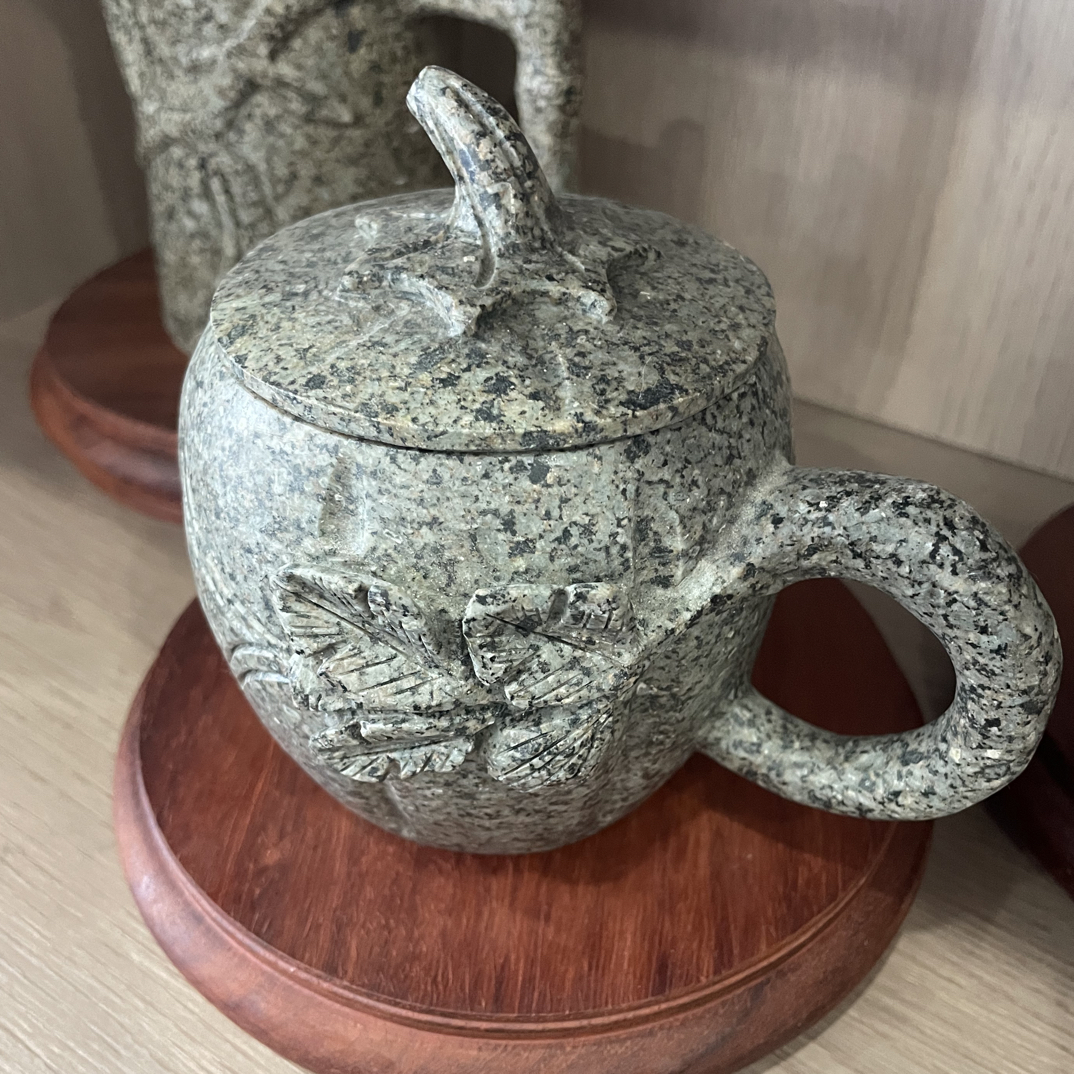 内蒙古奈曼旗天然中华麦饭石雕花杯