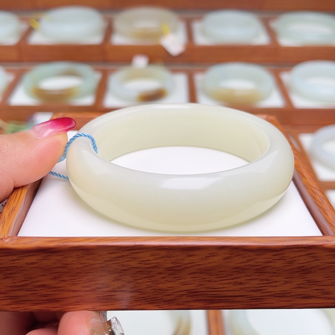 和田玉手镯未镶嵌57.9