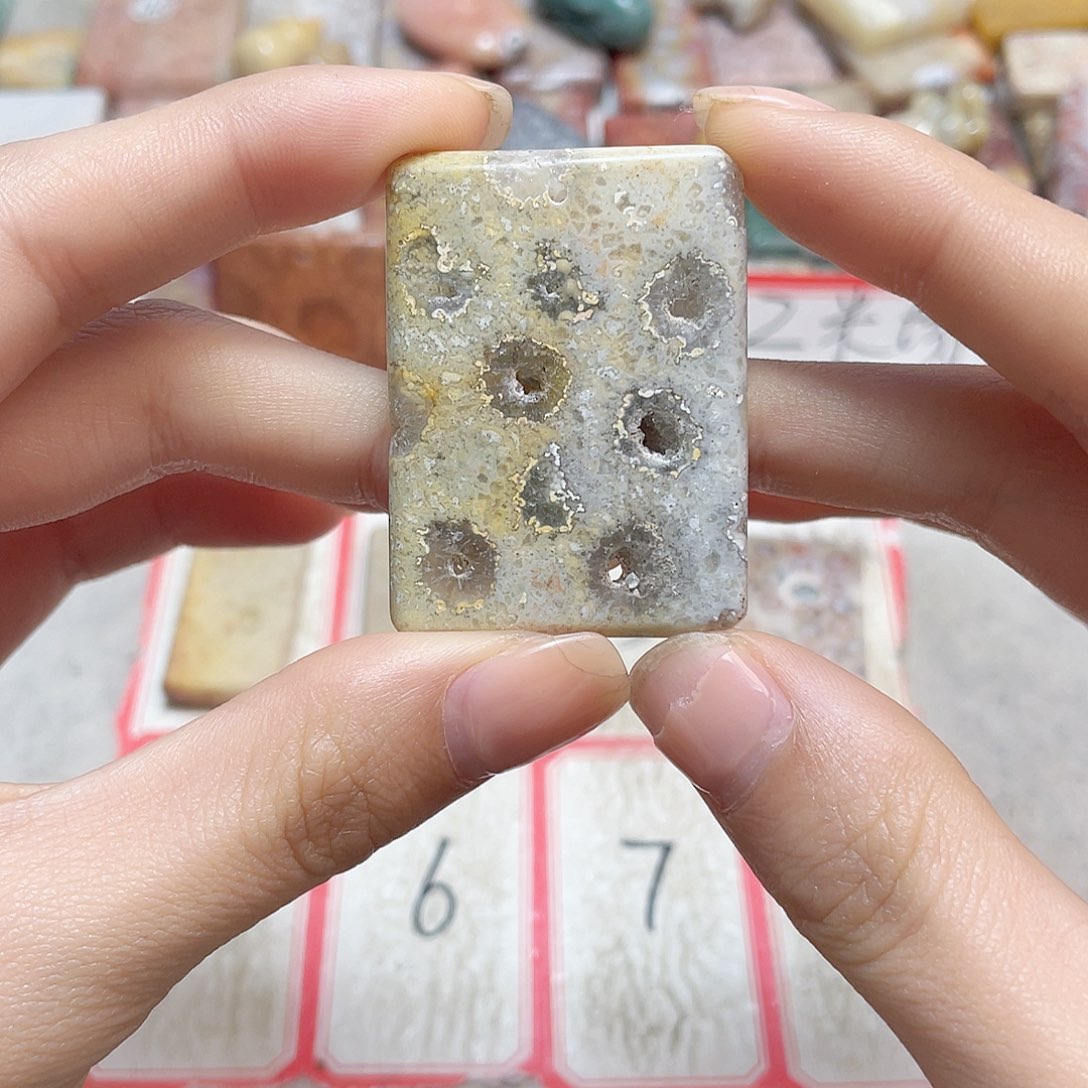 硅化珊瑚（珊瑚玉）合金颈饰