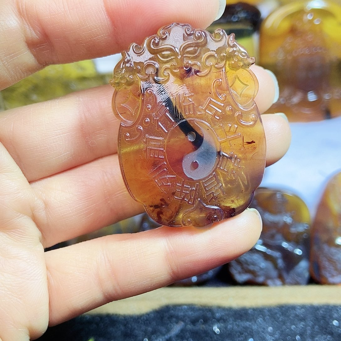 琥珀颈饰未镶嵌九字真言