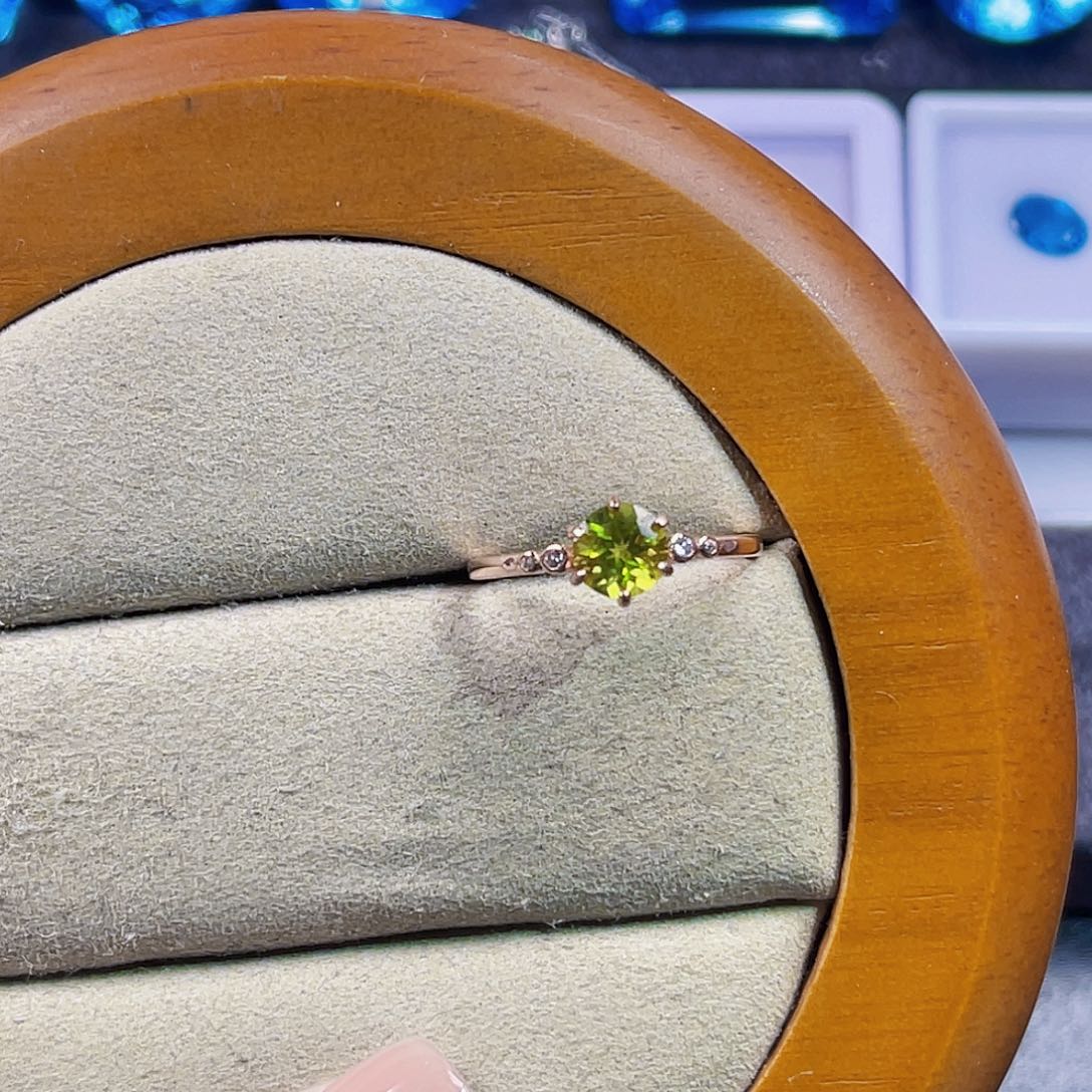 橄榄石戒指银S925镶嵌